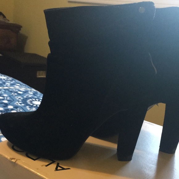 Heels - Picture 4 of 4